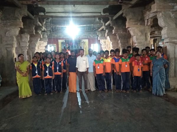 Thiruvarur thiyagarajar temple Cleaning -Sairam matriculation higher secondary school students.